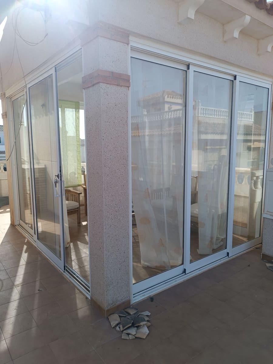 3 quarto Moradia para venda em El Carmoli com piscina - 330 000 € (Ref: 9993736)