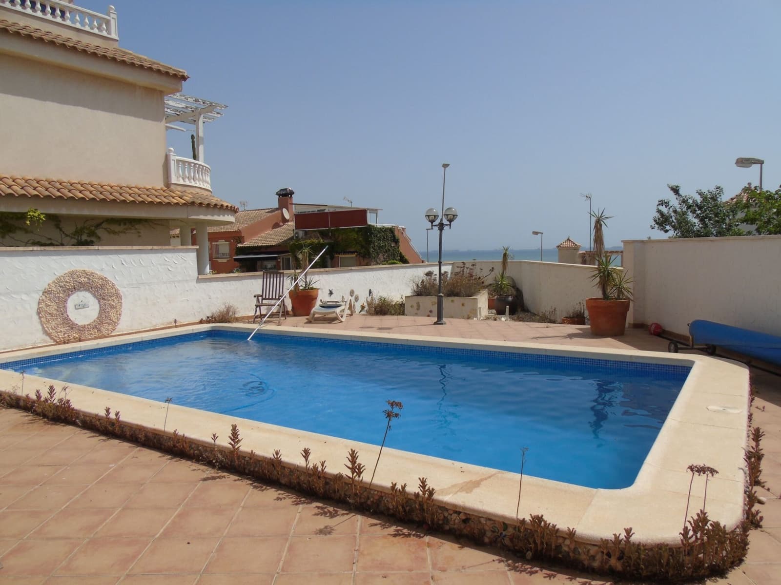 3 quarto Moradia para venda em El Carmoli com piscina - 330 000 € (Ref: 9993736)