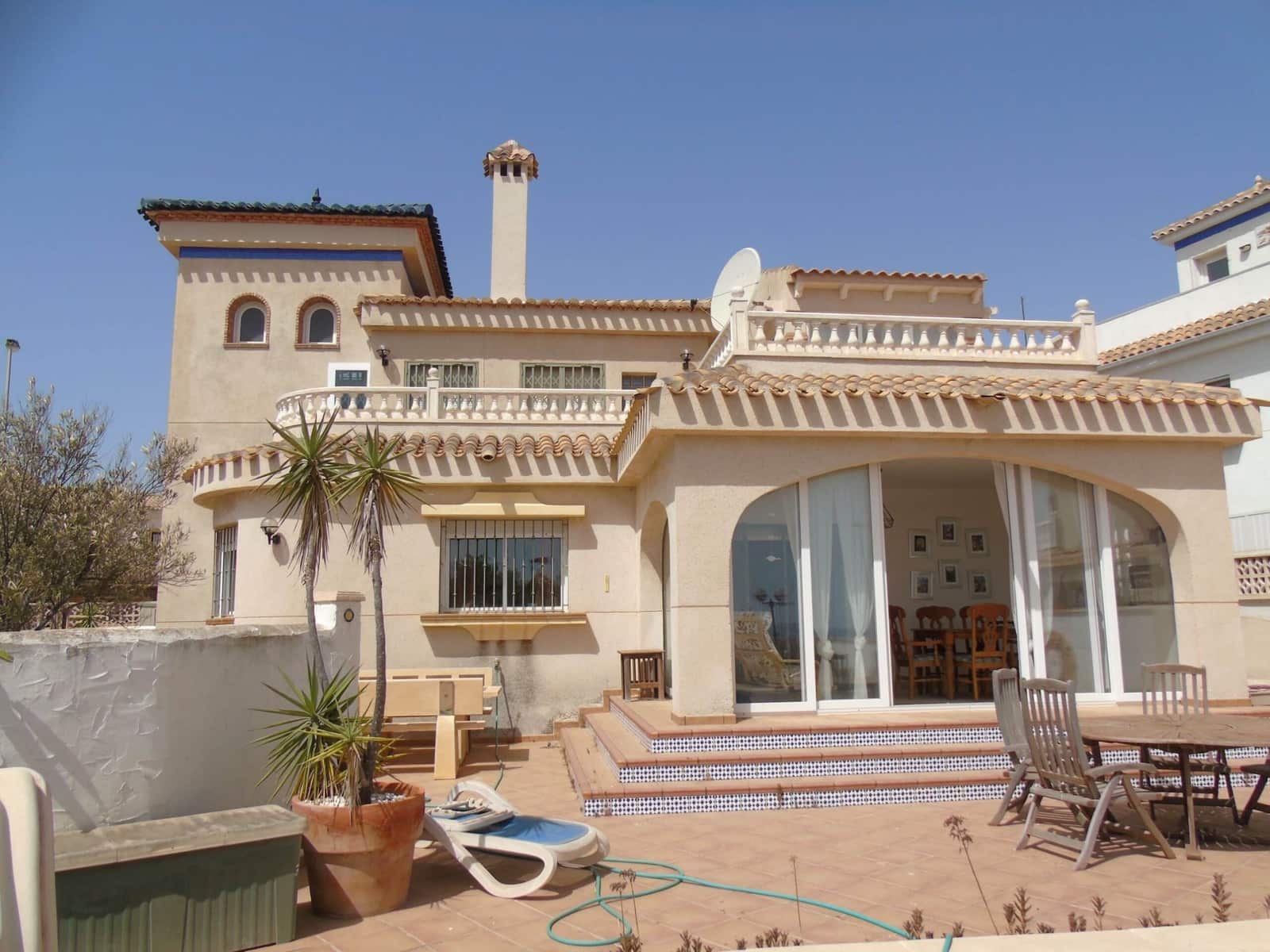 3 quarto Moradia para venda em El Carmoli com piscina - 330 000 € (Ref: 9993736)