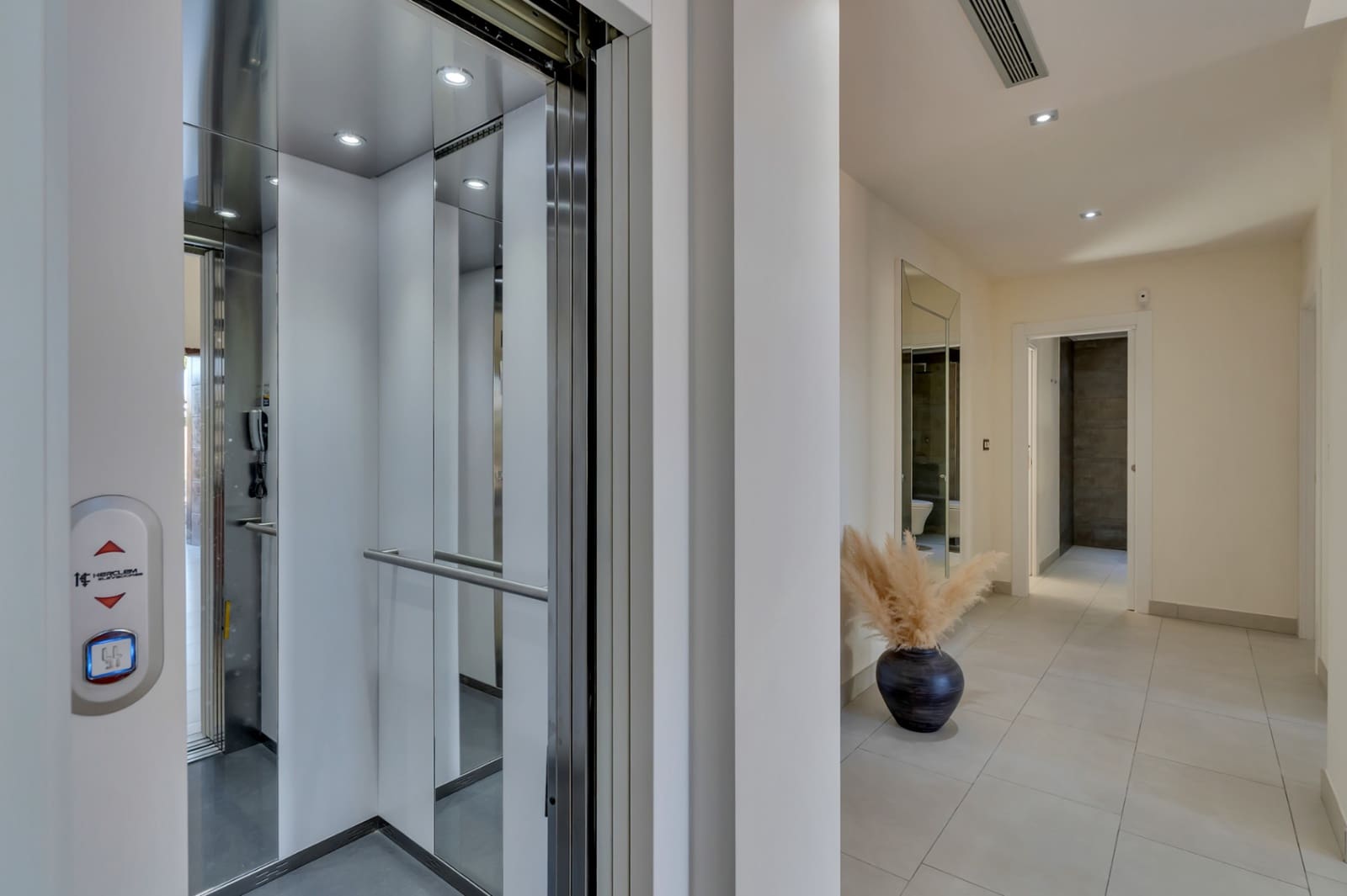 Chalet de 4 habitaciones en Javea / Xàbia en venta con garaje - 1.695.000 € (Ref: 10090964)