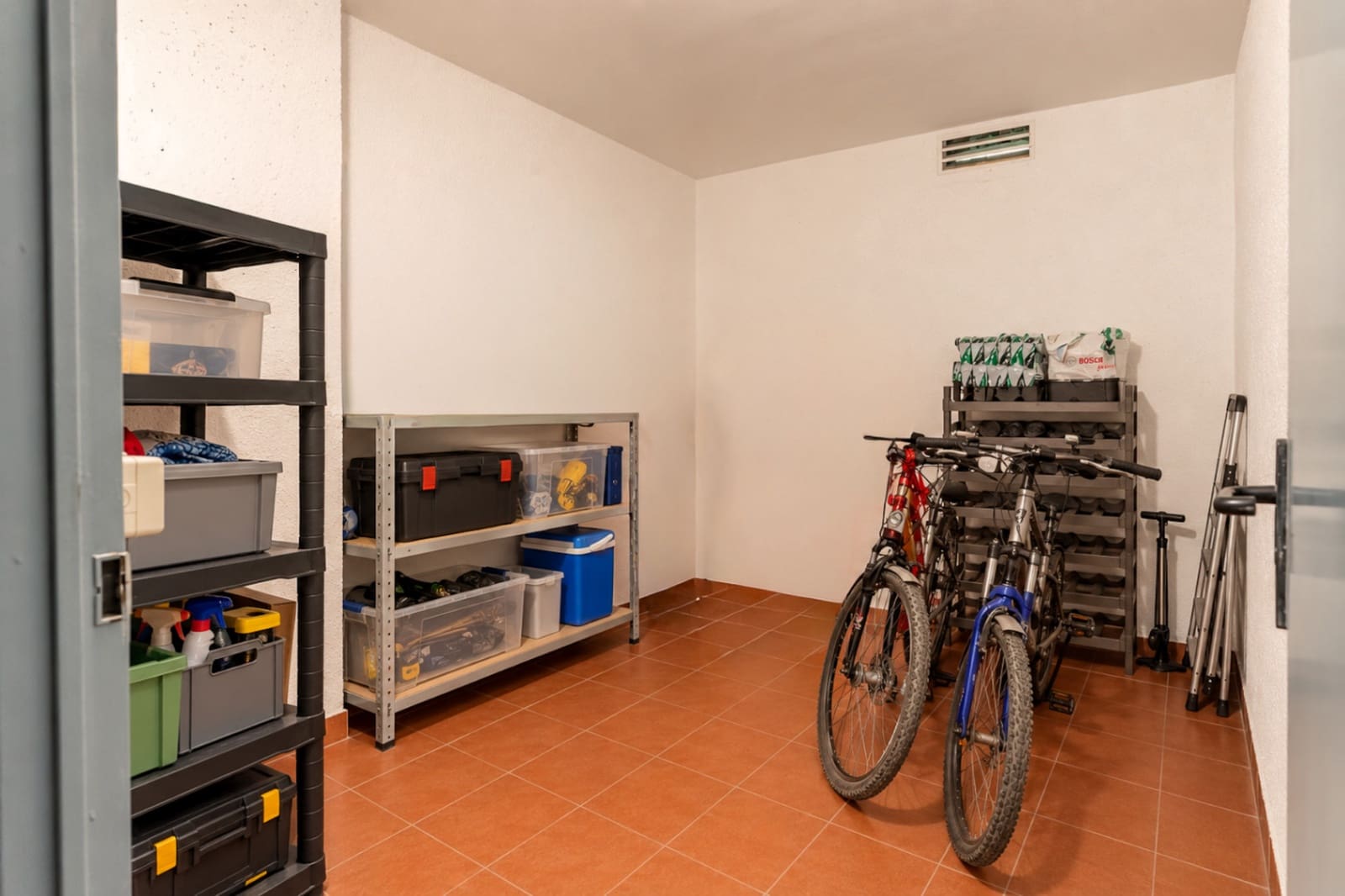 2 bedroom Apartment for sale in Arenal with pool garage - € 397,000 (Ref: 10158636)