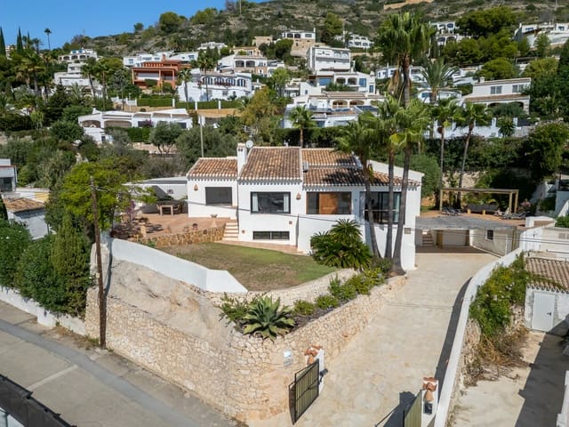 Chalet de 4 habitaciones en Javea / Xàbia en venta con piscina - 1.295.000 € (Ref: 9114979)