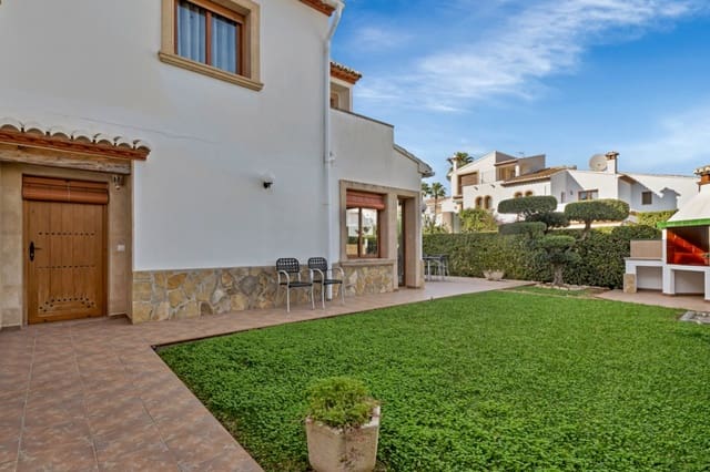 4 Zimmer Villa zu verkaufen in Javea / Xàbia mit Pool Garage - 1.160.000 € (Ref: 9438905)