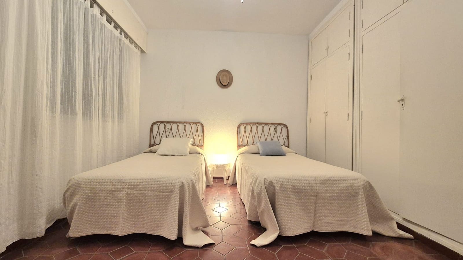 2 slaapkamer Appartement te koop in Arenal met garage - € 285.000 (Ref: 9451453)