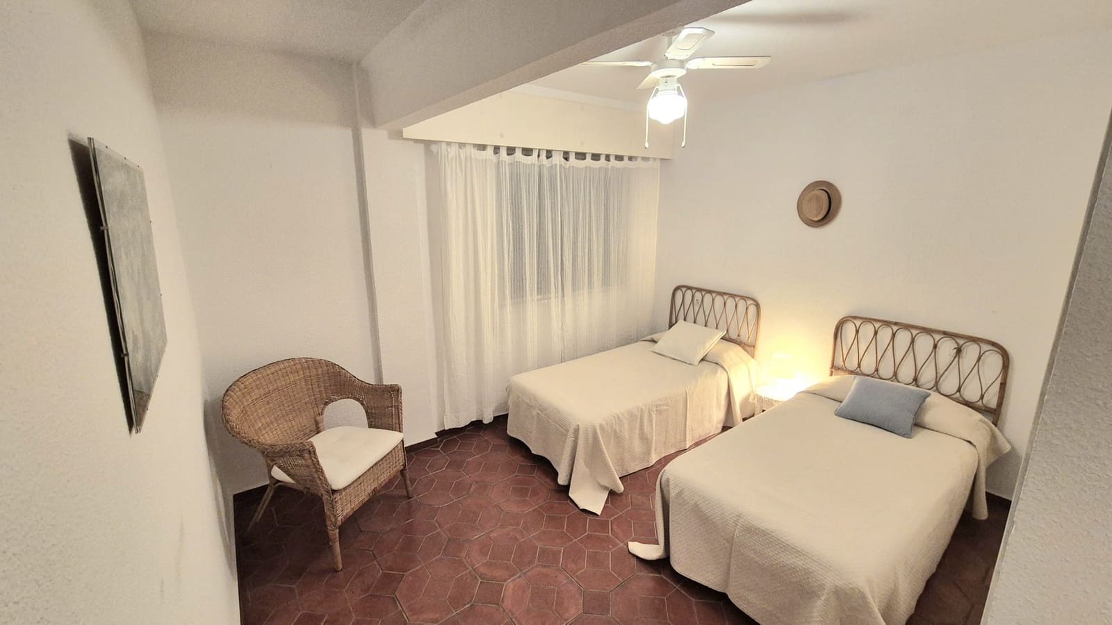 2 slaapkamer Appartement te koop in Arenal met garage - € 285.000 (Ref: 9451453)