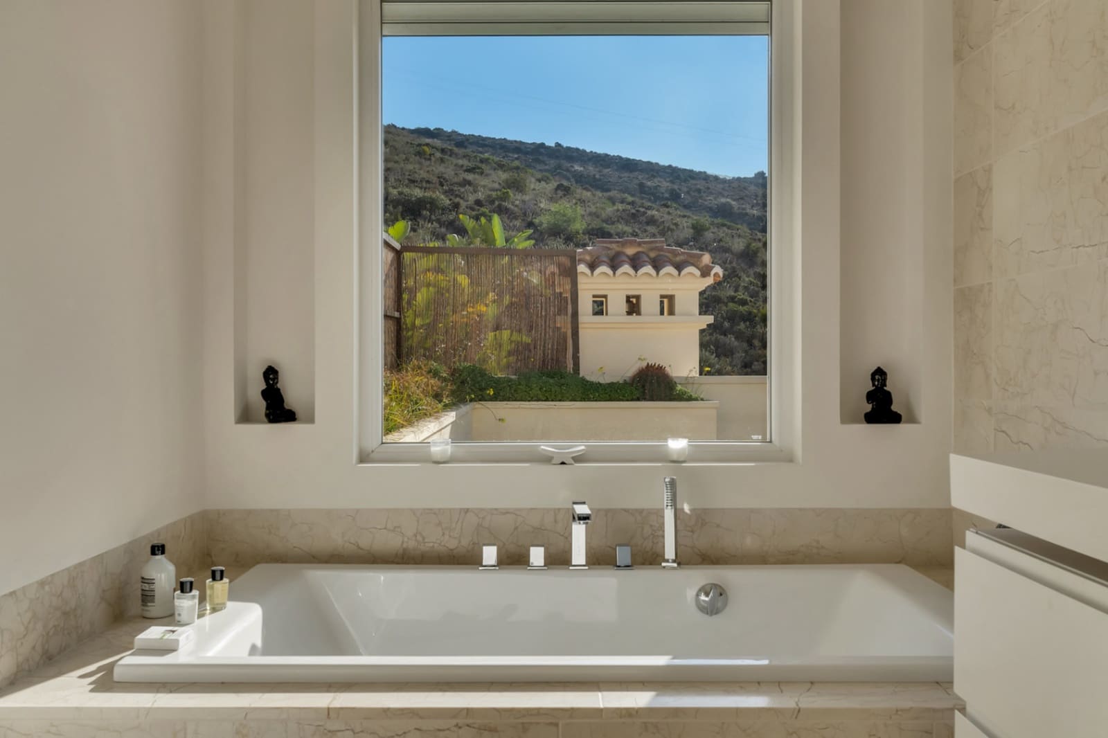 4 makuuhuone Huvila myytävänä paikassa Moraira mukana uima-altaan 
autotalli - 1 790 000 € (Ref: 9473330)