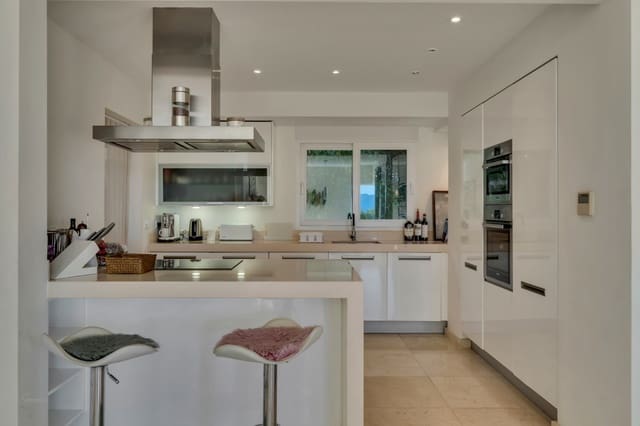 4 makuuhuone Huvila myytävänä paikassa Moraira, Teulada-Moraira mukana uima-altaan 
autotalli - 1 790 000 € (Ref: 9473330)