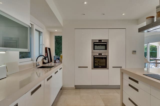 4 makuuhuone Huvila myytävänä paikassa Moraira, Teulada-Moraira mukana uima-altaan 
autotalli - 1 790 000 € (Ref: 9473330)