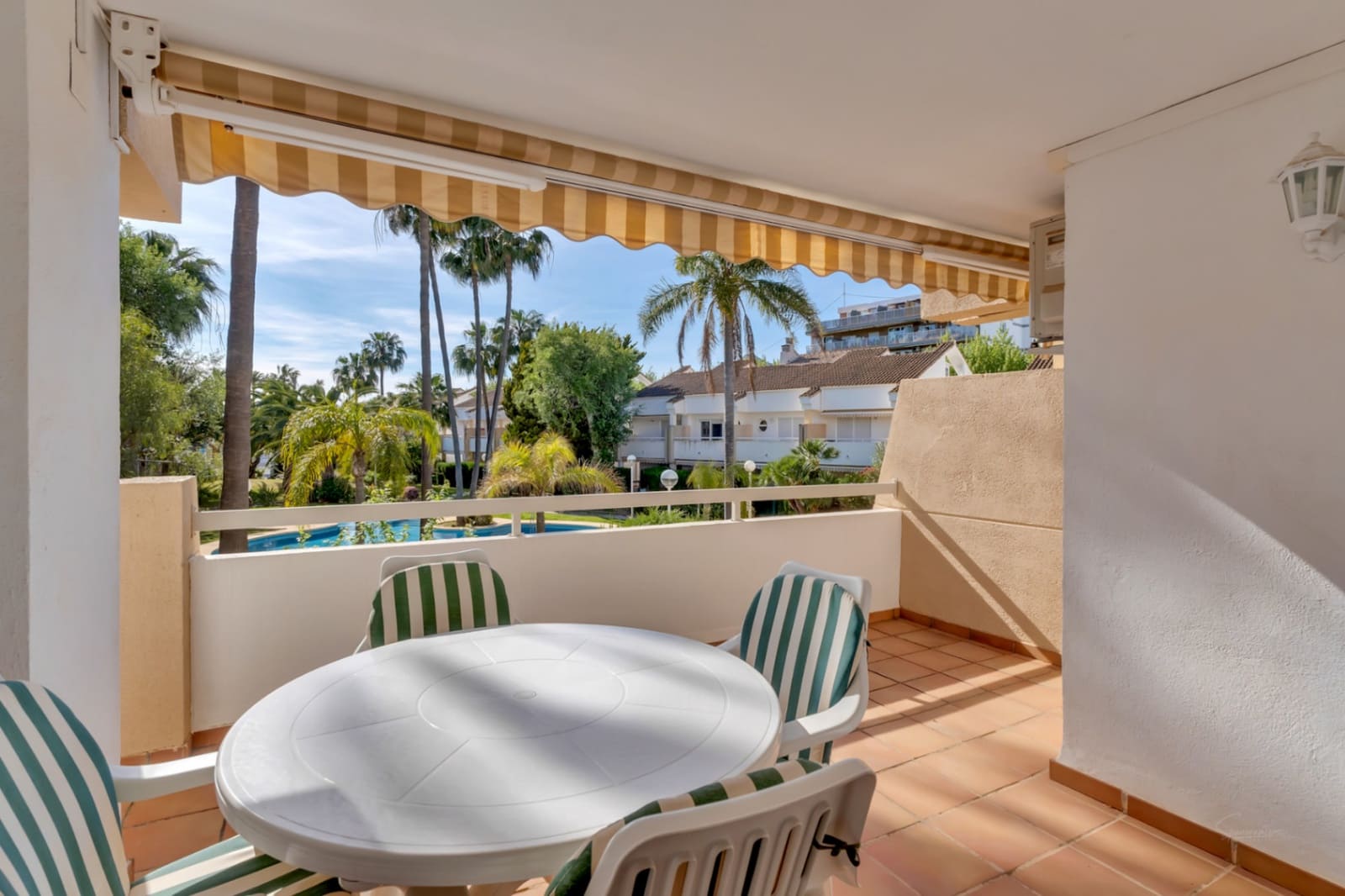 3 sypialnia Apartament na sprzedaż w Arenal z basenem garażem - 460 000 € (Ref: 9788016)