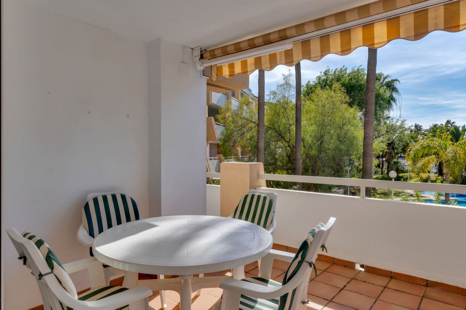 3 sypialnia Apartament na sprzedaż w Arenal z basenem garażem - 460 000 € (Ref: 9788016)