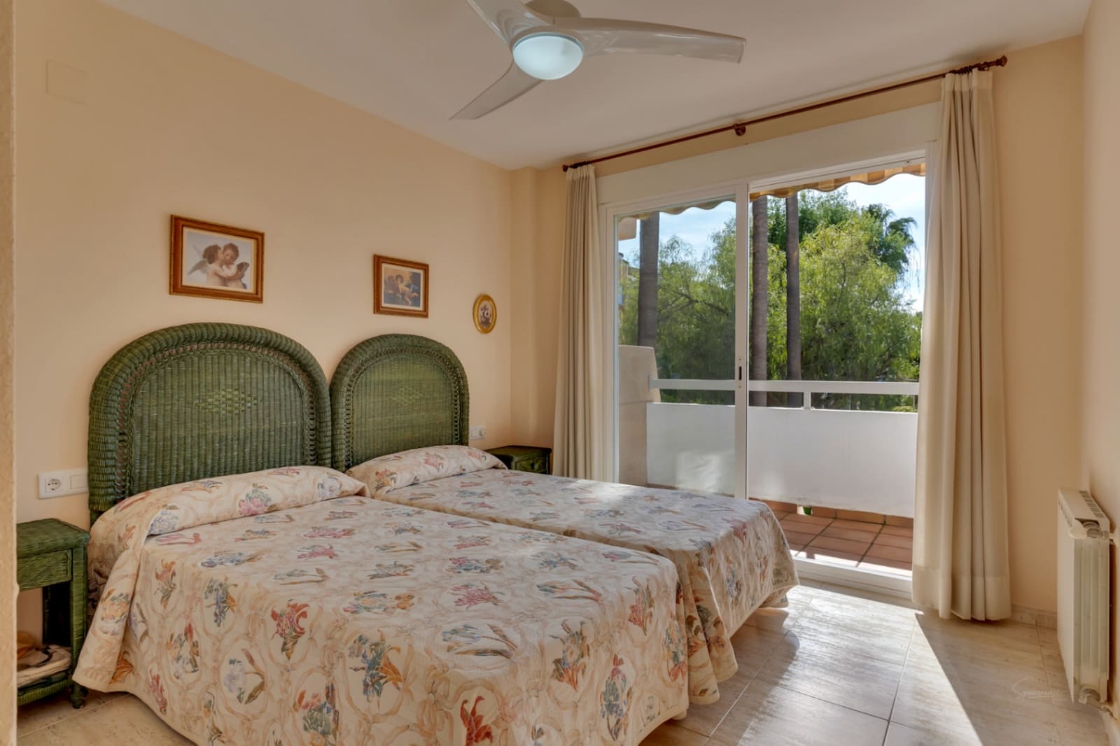 3 sypialnia Apartament na sprzedaż w Arenal z basenem garażem - 460 000 € (Ref: 9788016)