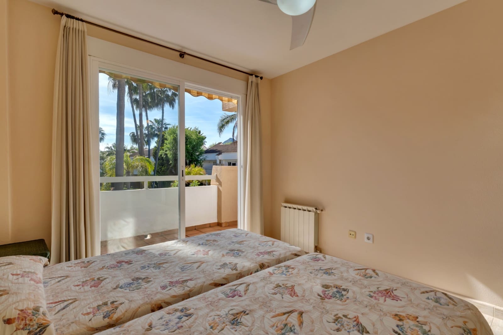 3 sypialnia Apartament na sprzedaż w Arenal z basenem garażem - 460 000 € (Ref: 9788016)