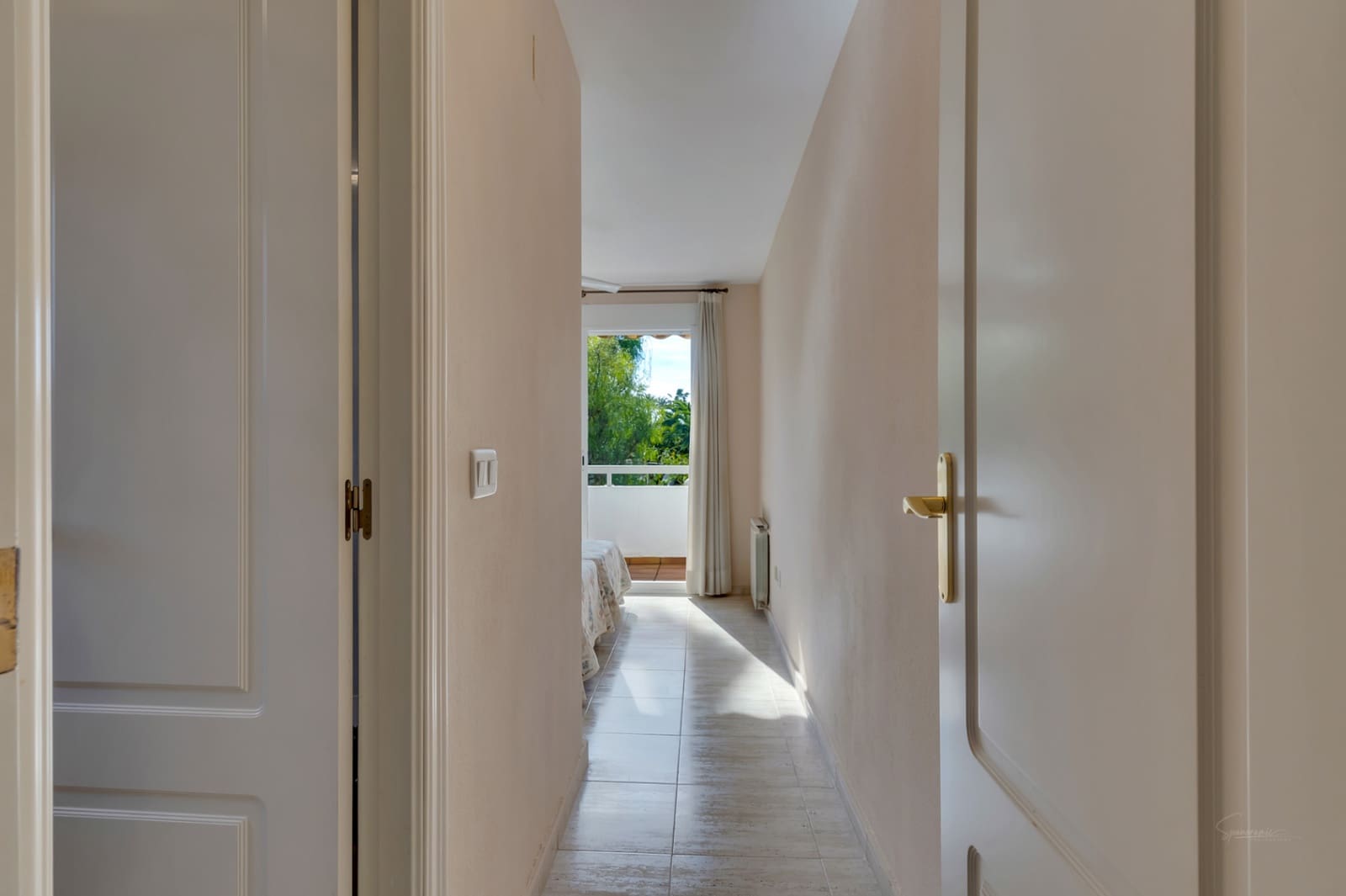 3 sypialnia Apartament na sprzedaż w Arenal z basenem garażem - 460 000 € (Ref: 9788016)