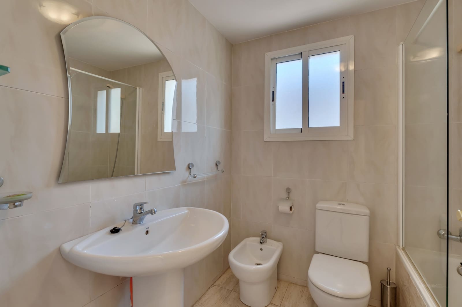 3 sypialnia Apartament na sprzedaż w Arenal z basenem garażem - 460 000 € (Ref: 9788016)