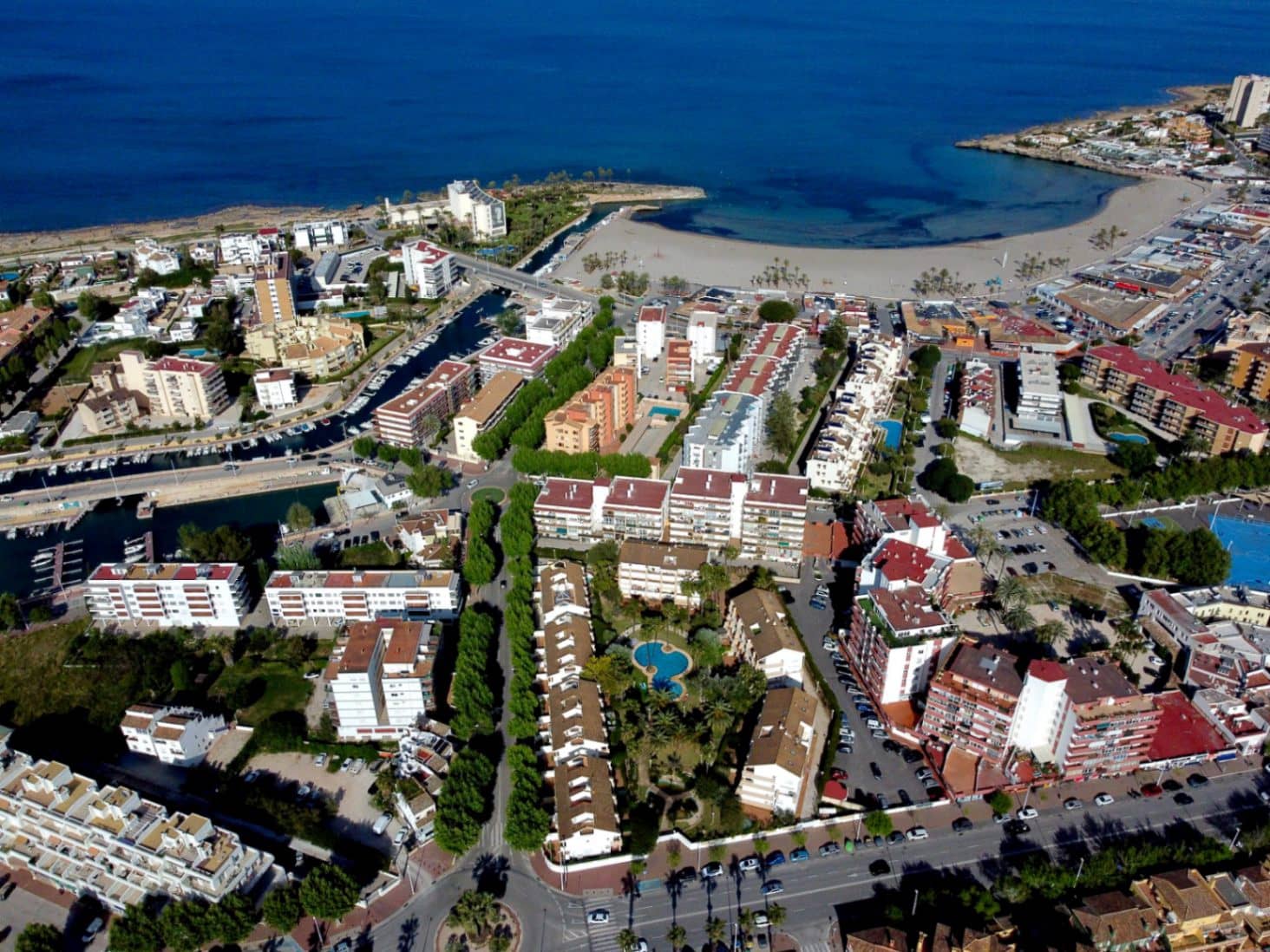 3 sypialnia Apartament na sprzedaż w Arenal z basenem garażem - 460 000 € (Ref: 9788016)