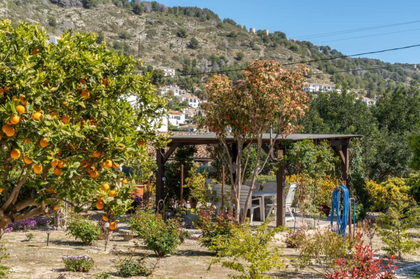 6 bedroom Villa for sale in Javea / Xabia with garage - € 880,000 (Ref: 9818853)