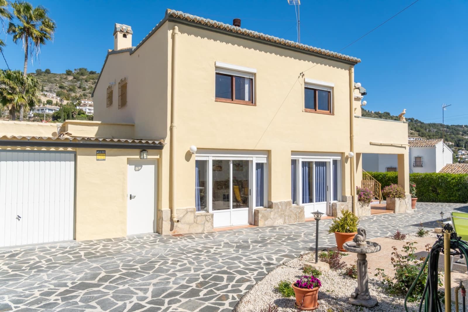 6 bedroom Villa for sale in Javea / Xabia with garage - € 880,000 (Ref: 9818853)