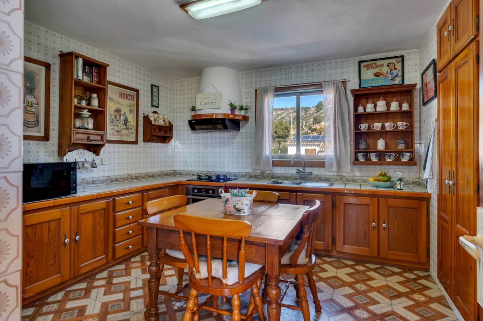 6 bedroom Villa for sale in Javea / Xabia with garage - € 880,000 (Ref: 9818853)