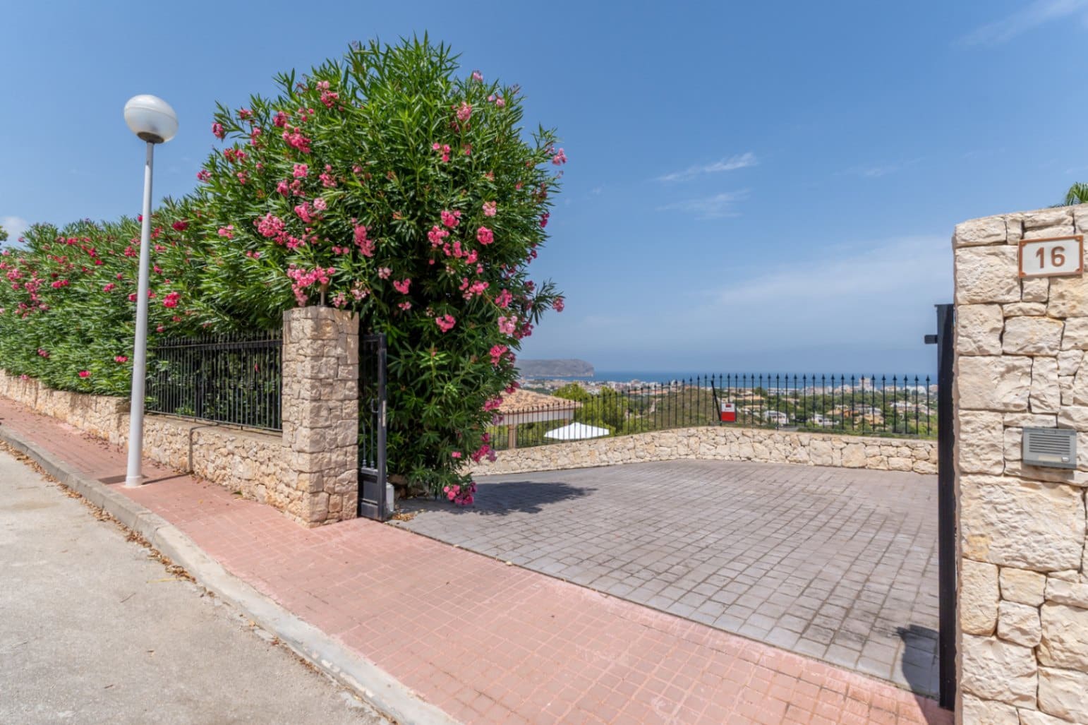 6 quarto Moradia para venda em Pinosol com piscina garagem - 1 650 000 € (Ref: 9976583)