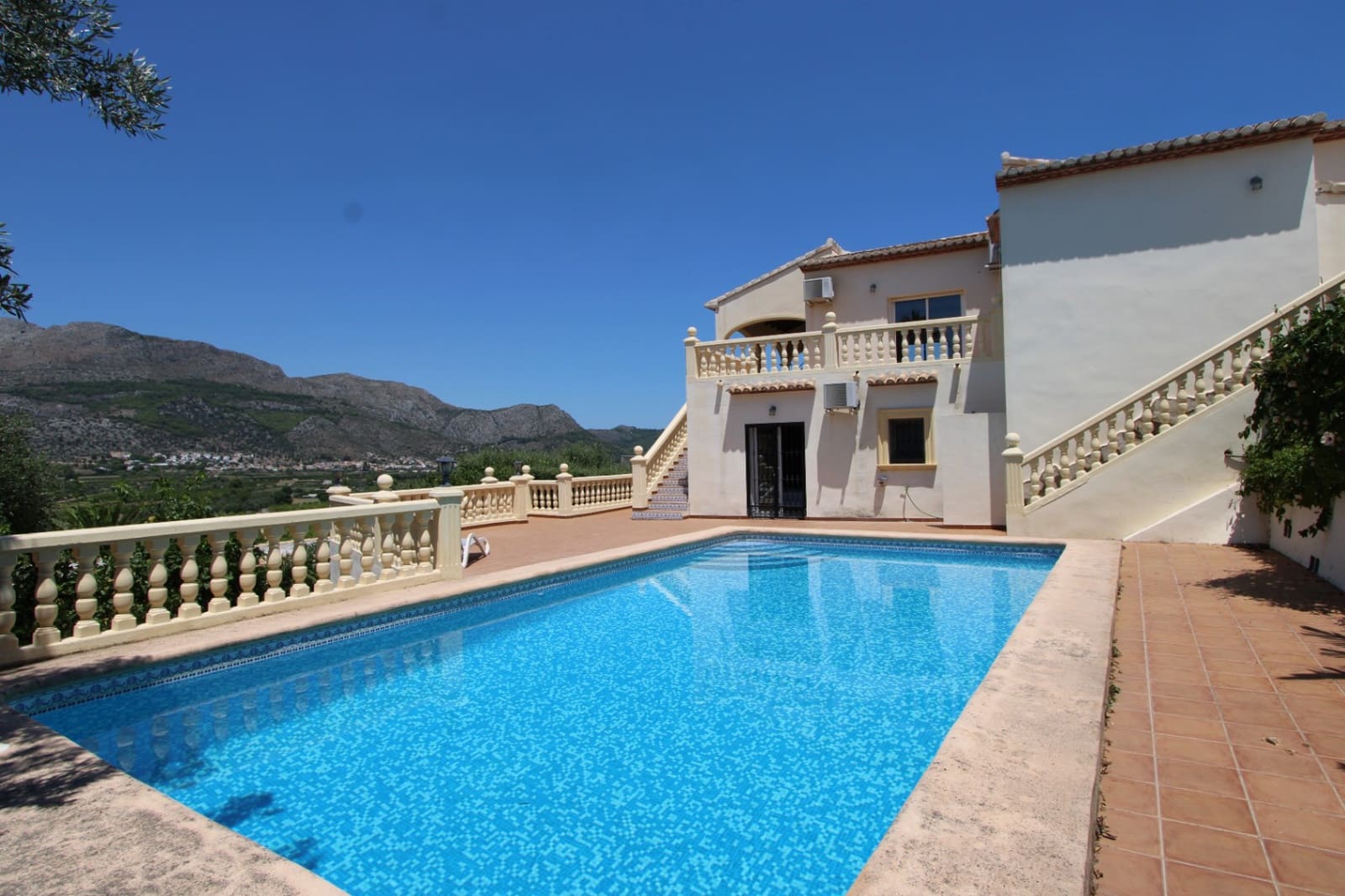 5 camera da letto Villa in vendita in Orba con piscina garage - 645.000 € (Rif: 10014329)