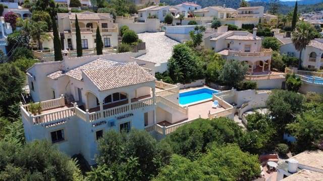 5 camera da letto Villa in vendita in Orba con piscina garage - 645.000 € (Rif: 10014329)