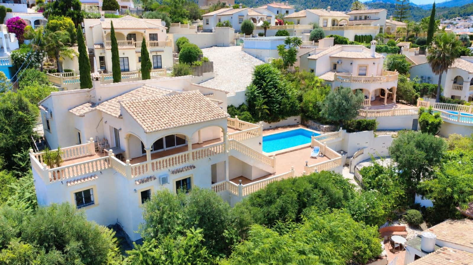 5 quarto Moradia para venda em Orba com piscina garagem - 645 000 € (Ref: 10014329)