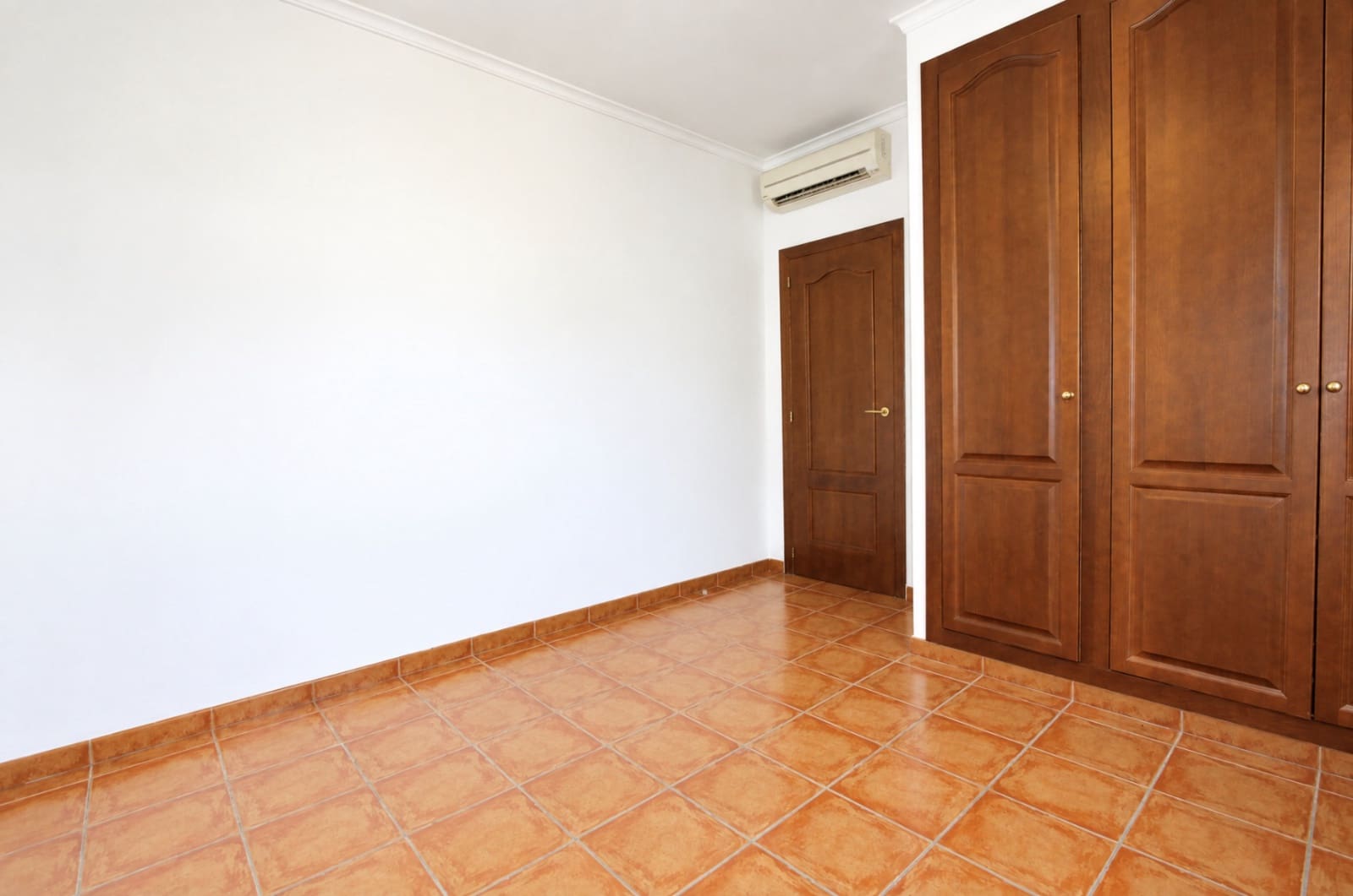 5 quarto Moradia para venda em Orba com piscina garagem - 645 000 € (Ref: 10014329)