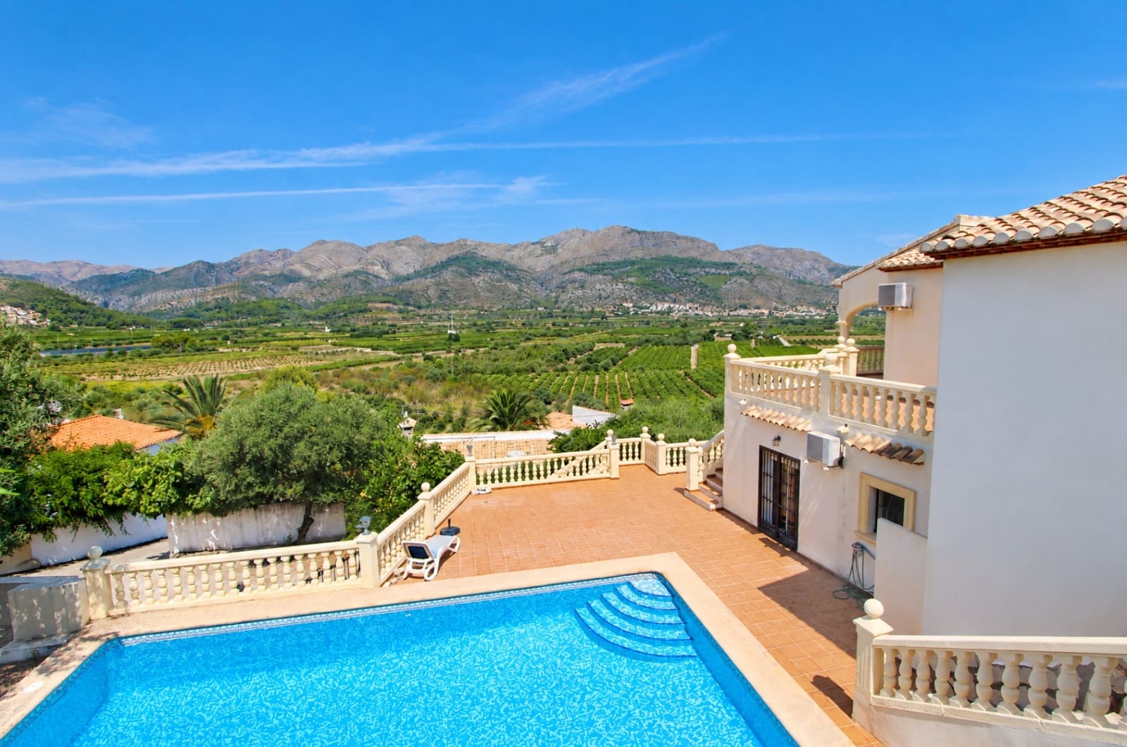 5 quarto Moradia para venda em Orba com piscina garagem - 645 000 € (Ref: 10014329)