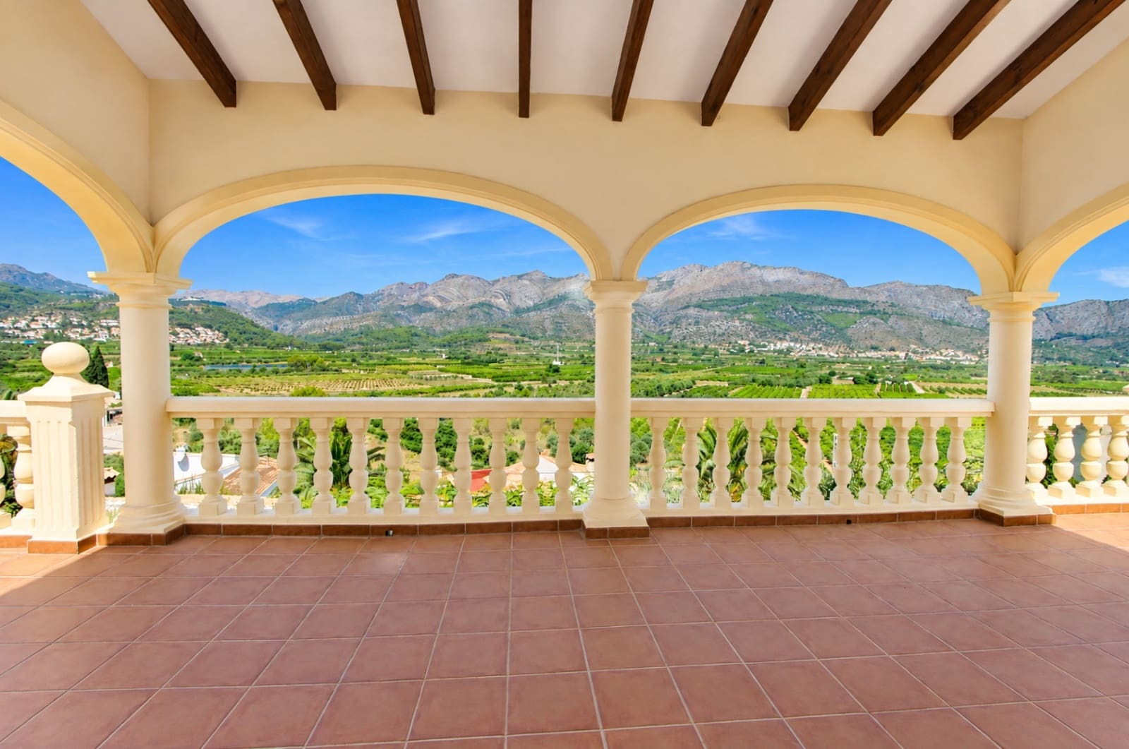 5 quarto Moradia para venda em Orba com piscina garagem - 645 000 € (Ref: 10014329)