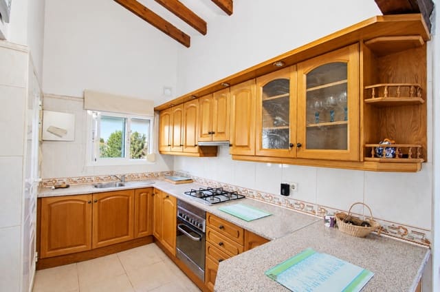 3 bedroom Villa for sale in Orba with garage - € 259,000 (Ref: 10014330)