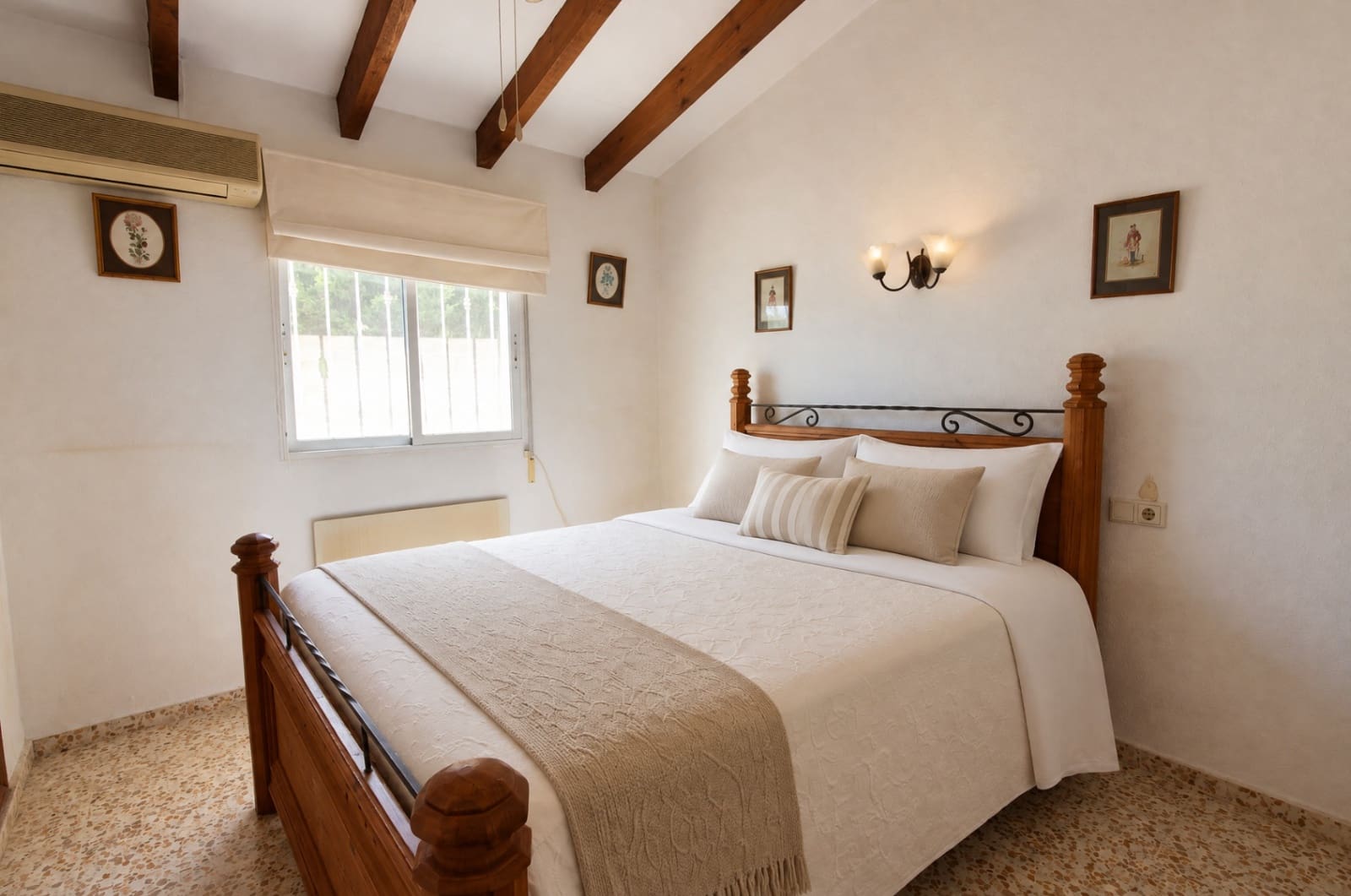 3 bedroom Villa for sale in Orba with garage - € 259,000 (Ref: 10014330)