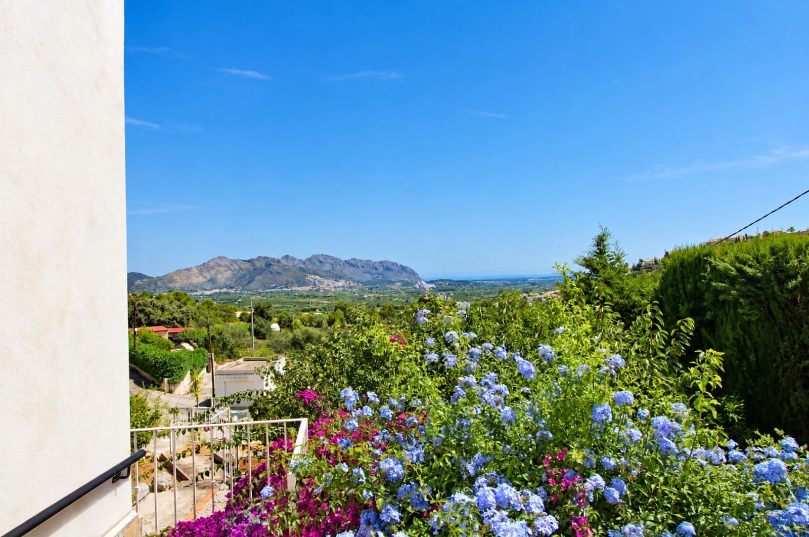 3 bedroom Villa for sale in Orba with garage - € 259,000 (Ref: 10014330)