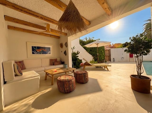 3 bedroom Semi-detached Villa for sale in Las Marinas / Les Marines, Dénia - € 749,000 (Ref: 10014343)
