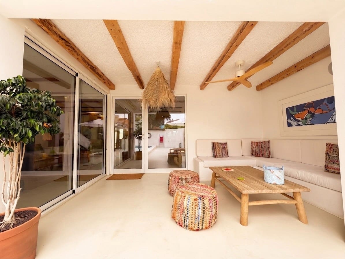 3 bedroom Semi-detached Villa for sale in Denia - € 749,000 (Ref: 10014343)