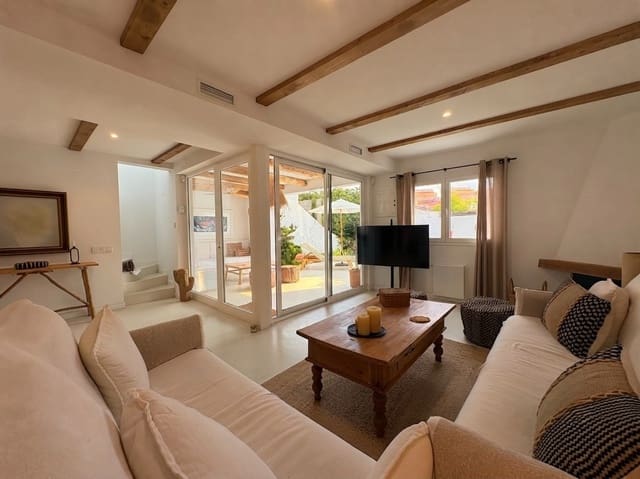 3 bedroom Semi-detached Villa for sale in Las Marinas / Les Marines, Dénia - € 749,000 (Ref: 10014343)