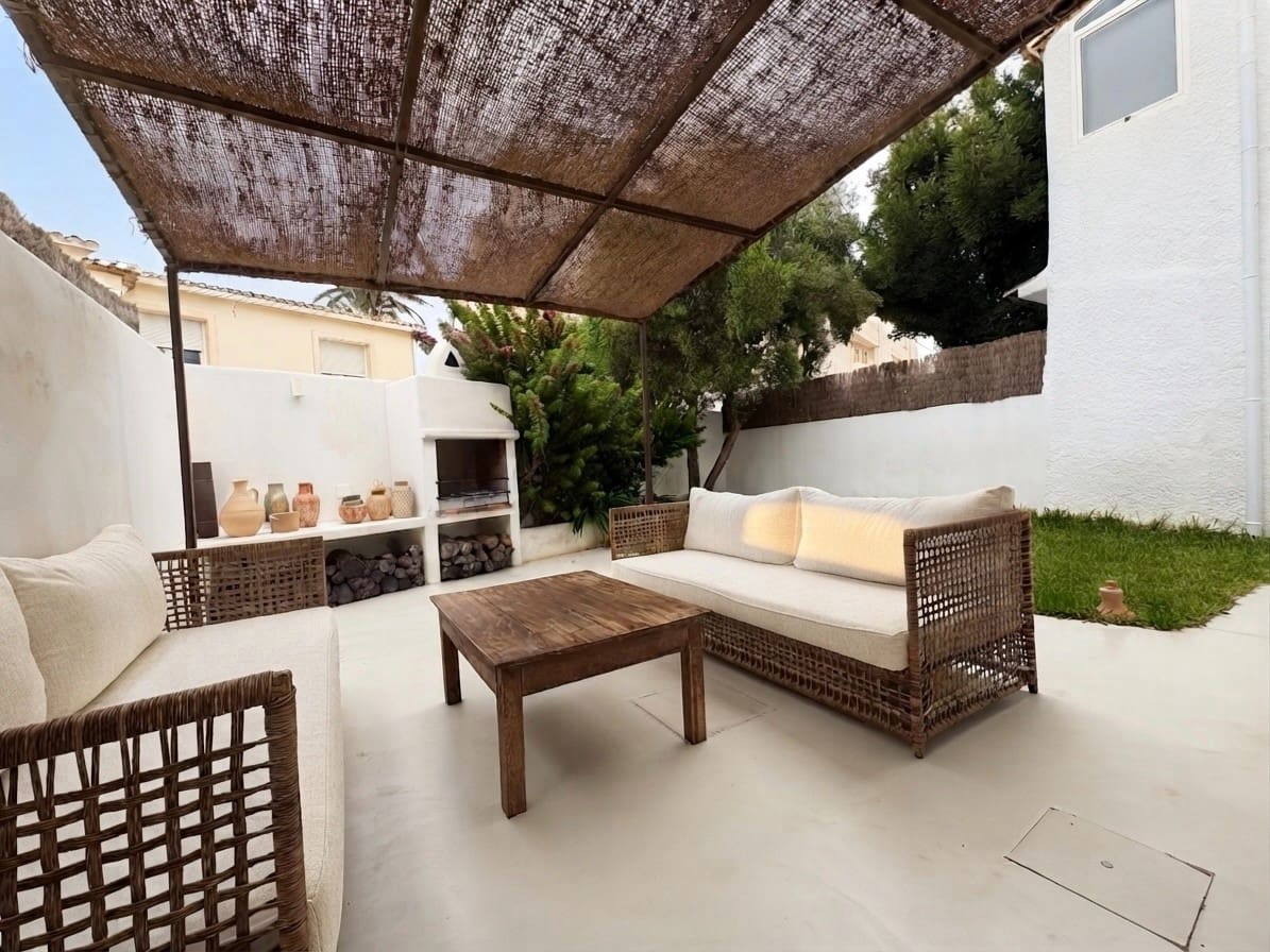 3 bedroom Semi-detached Villa for sale in Denia - € 749,000 (Ref: 10014343)