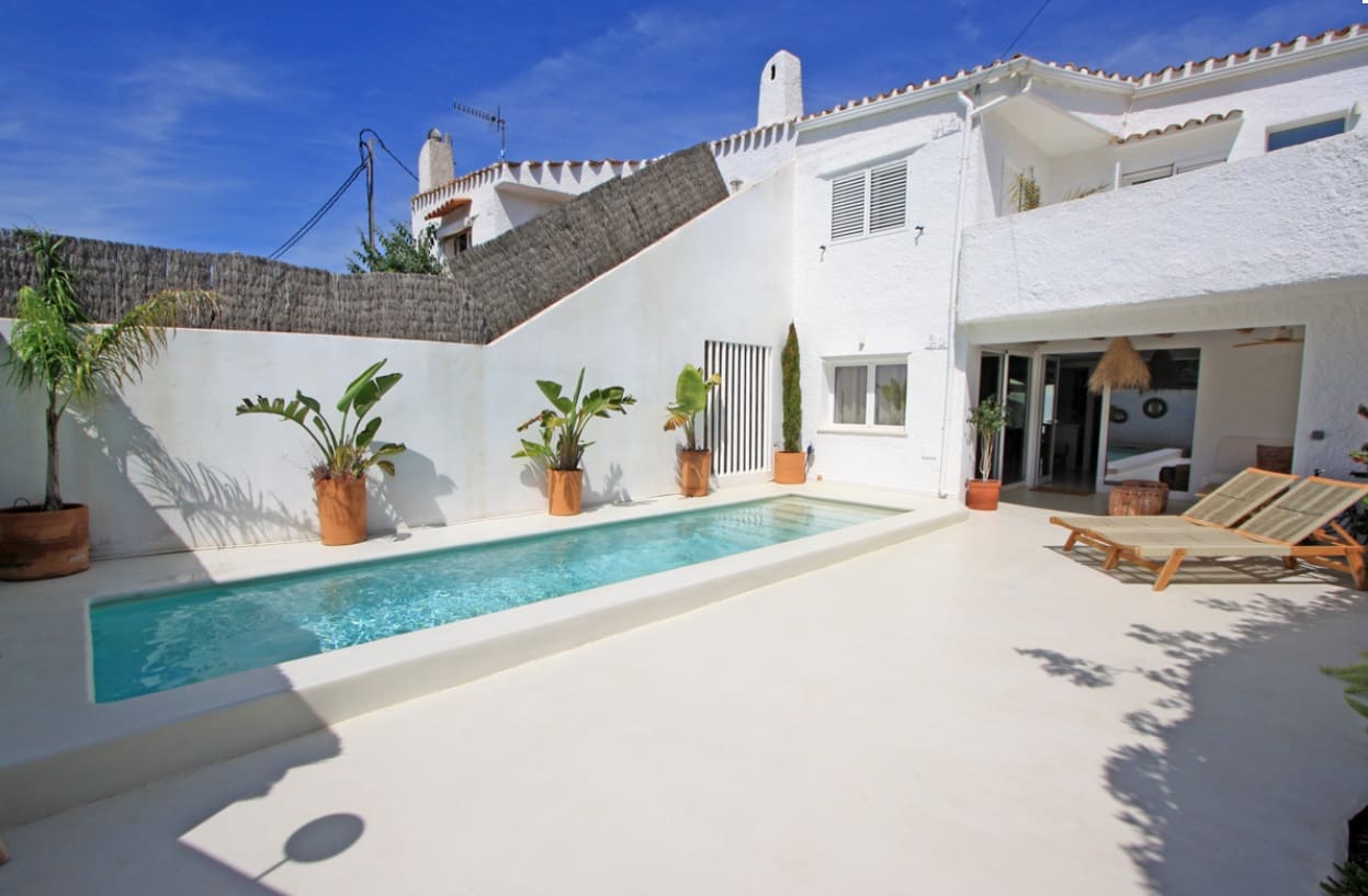 3 bedroom Semi-detached Villa for sale in Denia - € 749,000 (Ref: 10014343)