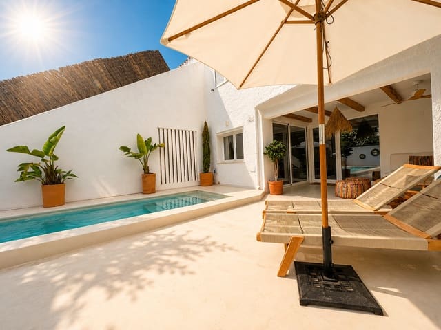 3 bedroom Semi-detached Villa for sale in Las Marinas / Les Marines, Dénia - € 749,000 (Ref: 10014343)