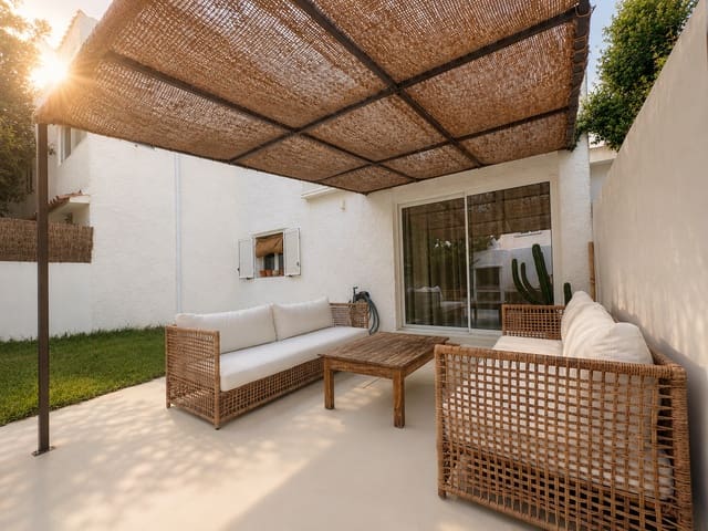 3 bedroom Semi-detached Villa for sale in Las Marinas / Les Marines, Dénia - € 749,000 (Ref: 10014343)