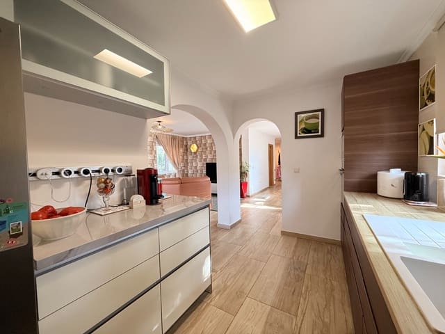 4 bedroom Villa for sale in Las Marinas / Les Marines, Dénia - € 659,000 (Ref: 10014344)