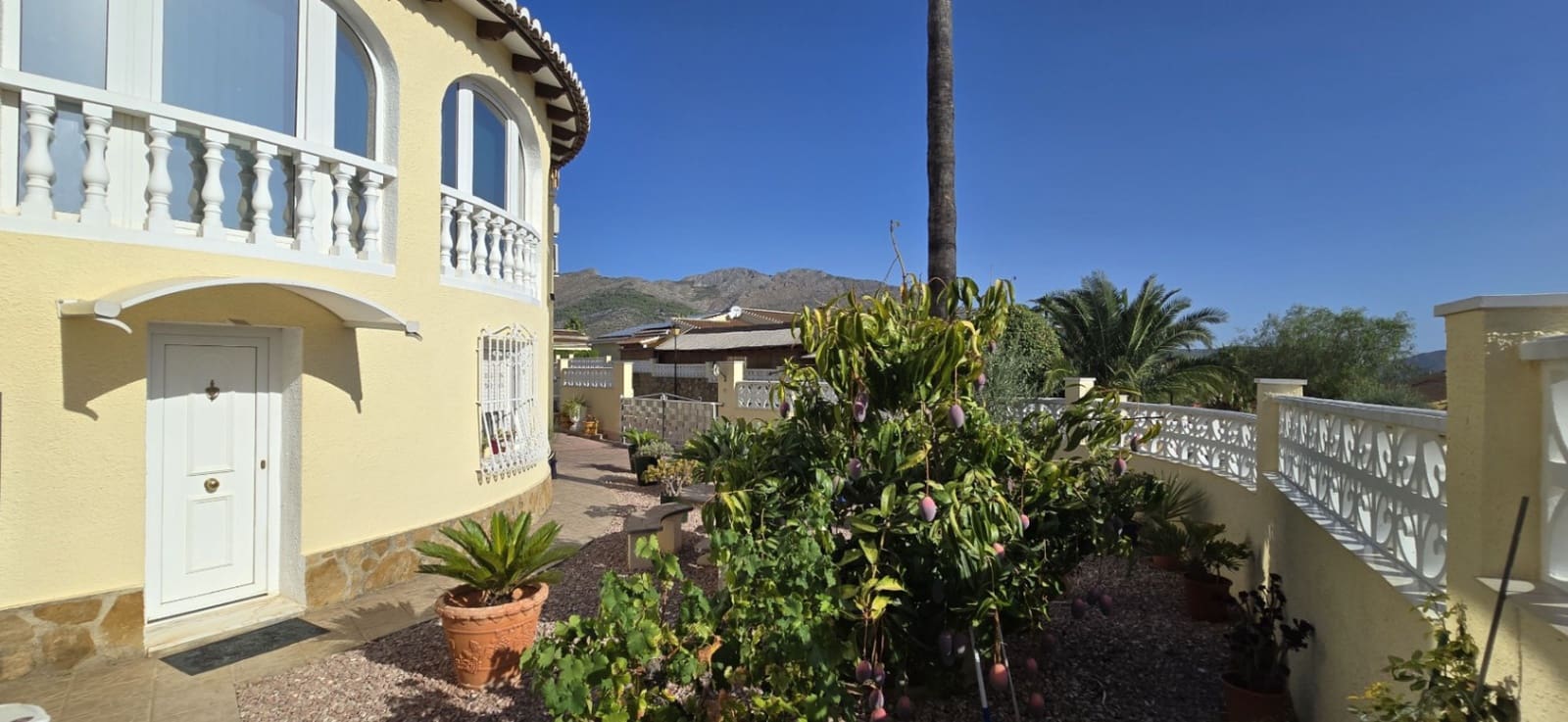 3 Zimmer Villa zu verkaufen in Orba mit Pool Garage - 490.000 € (Ref: 10086355)