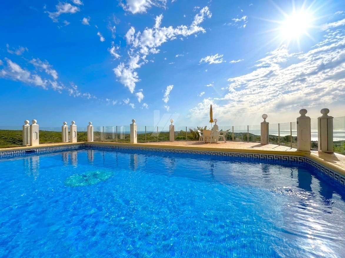 3 chambre Villa/Maison à vendre à Cumbre del Sol avec piscine garage - 720 000 € (Ref: 10103627)