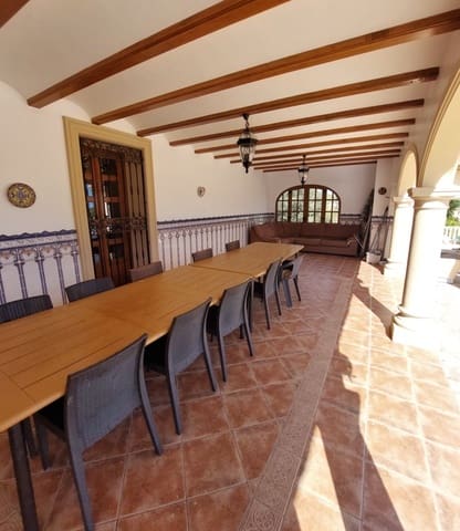 9 bedroom Villa for sale in Calpe / Calp with pool garage - € 800,000 (Ref: 10185889)