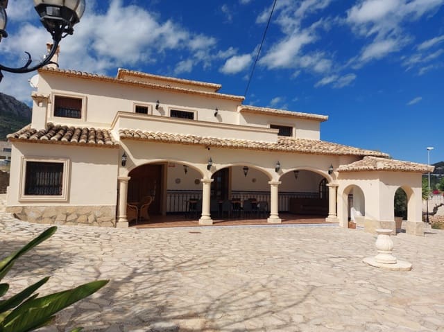 9 bedroom Villa for sale in Calpe / Calp with pool garage - € 800,000 (Ref: 10185889)