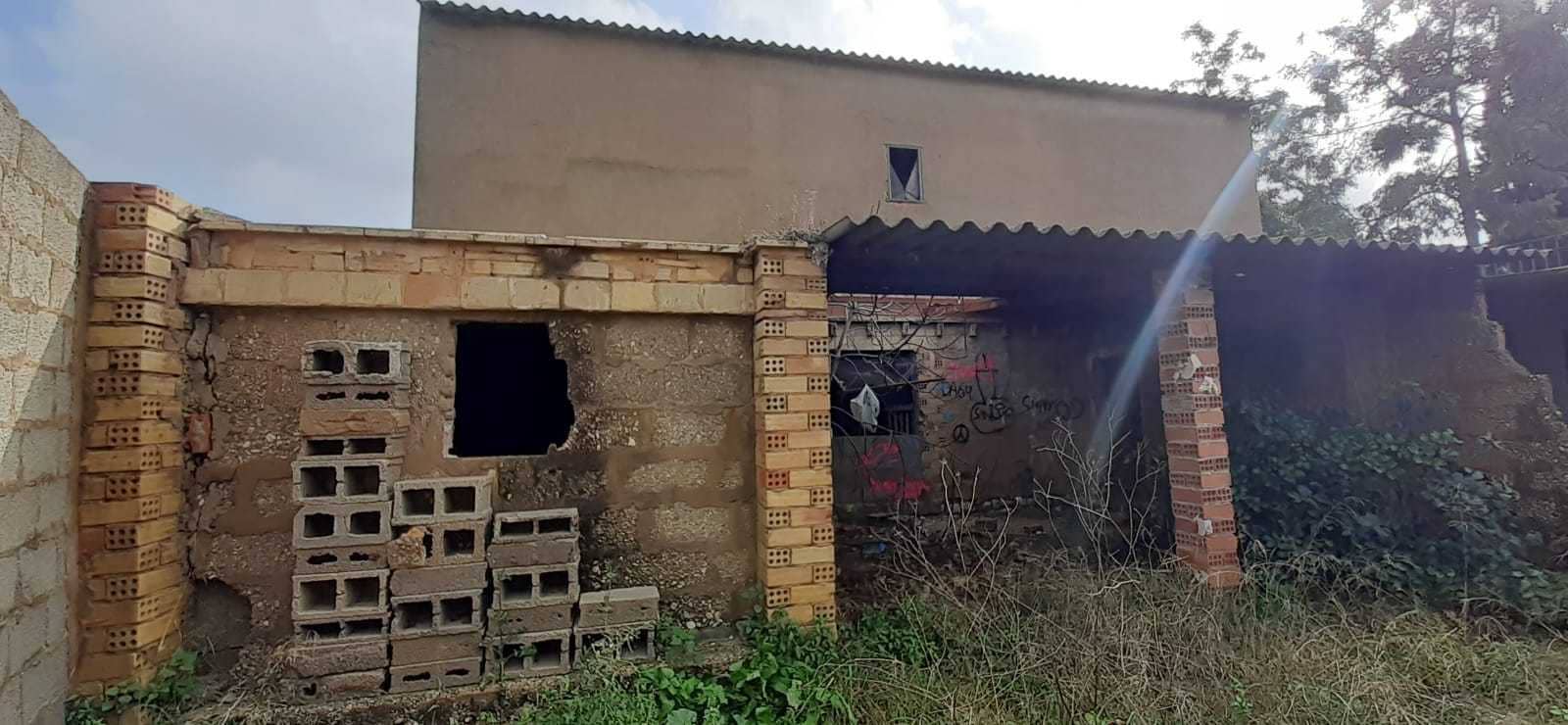 Grunde uden byggetilladelser til salg i Orba - € 85.000 (Ref: 4949417)