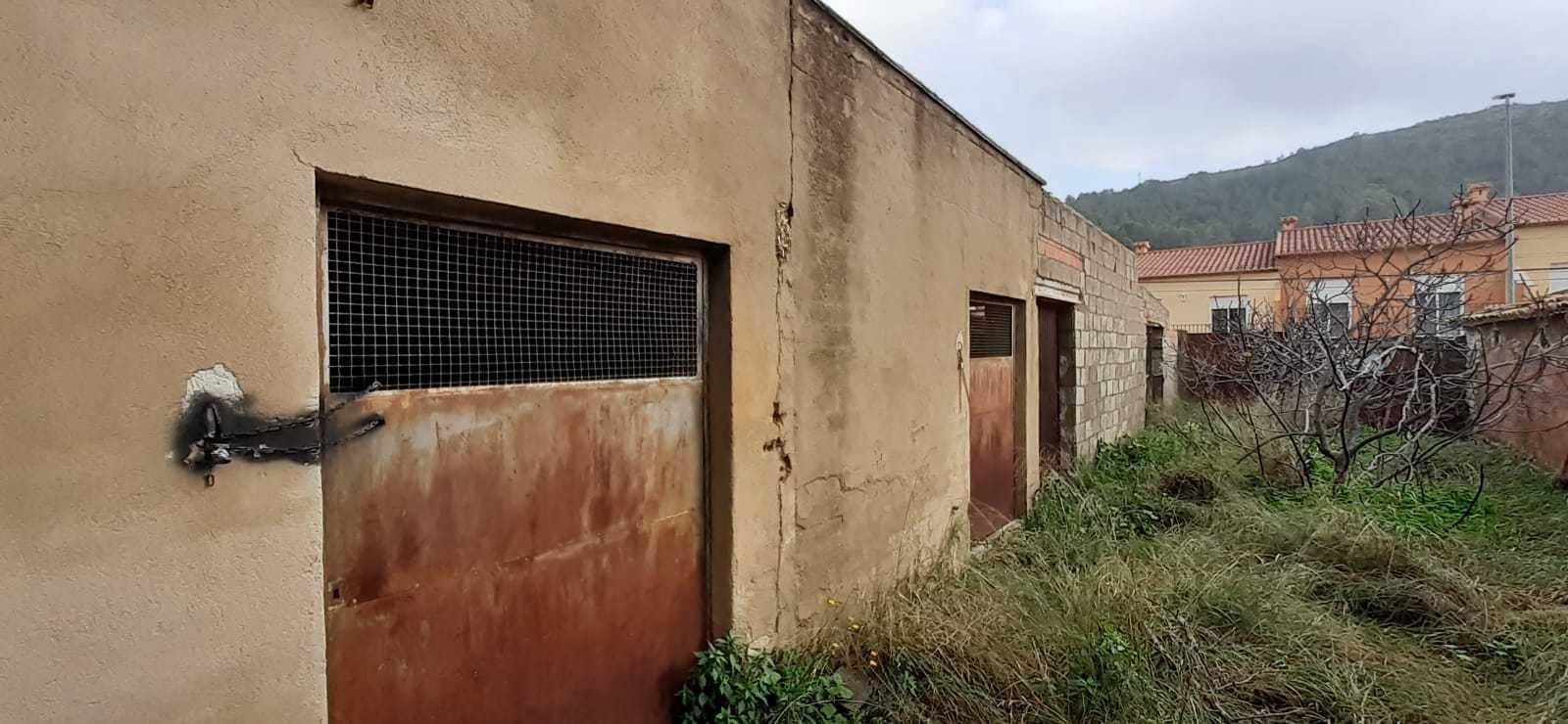 Grunde uden byggetilladelser til salg i Orba - € 85.000 (Ref: 4949417)