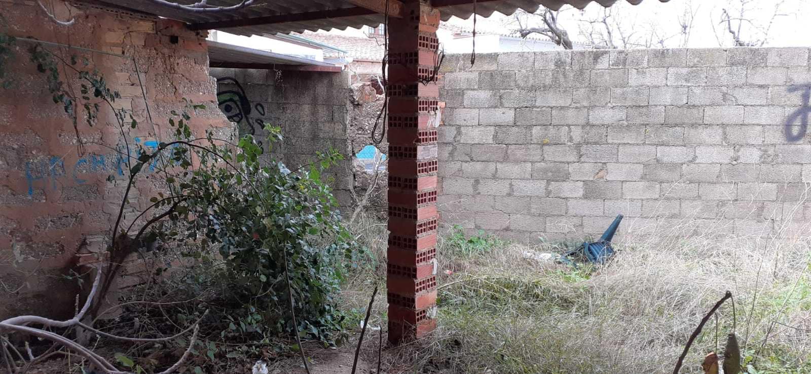 Grunde uden byggetilladelser til salg i Orba - € 85.000 (Ref: 4949417)