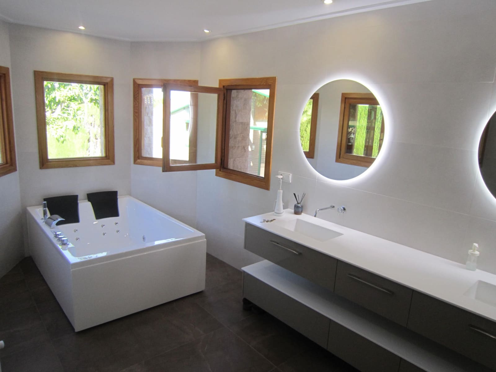 5 bedroom Villa for sale in Calpe / Calp with pool - € 2,200,000 (Ref: 7519576)