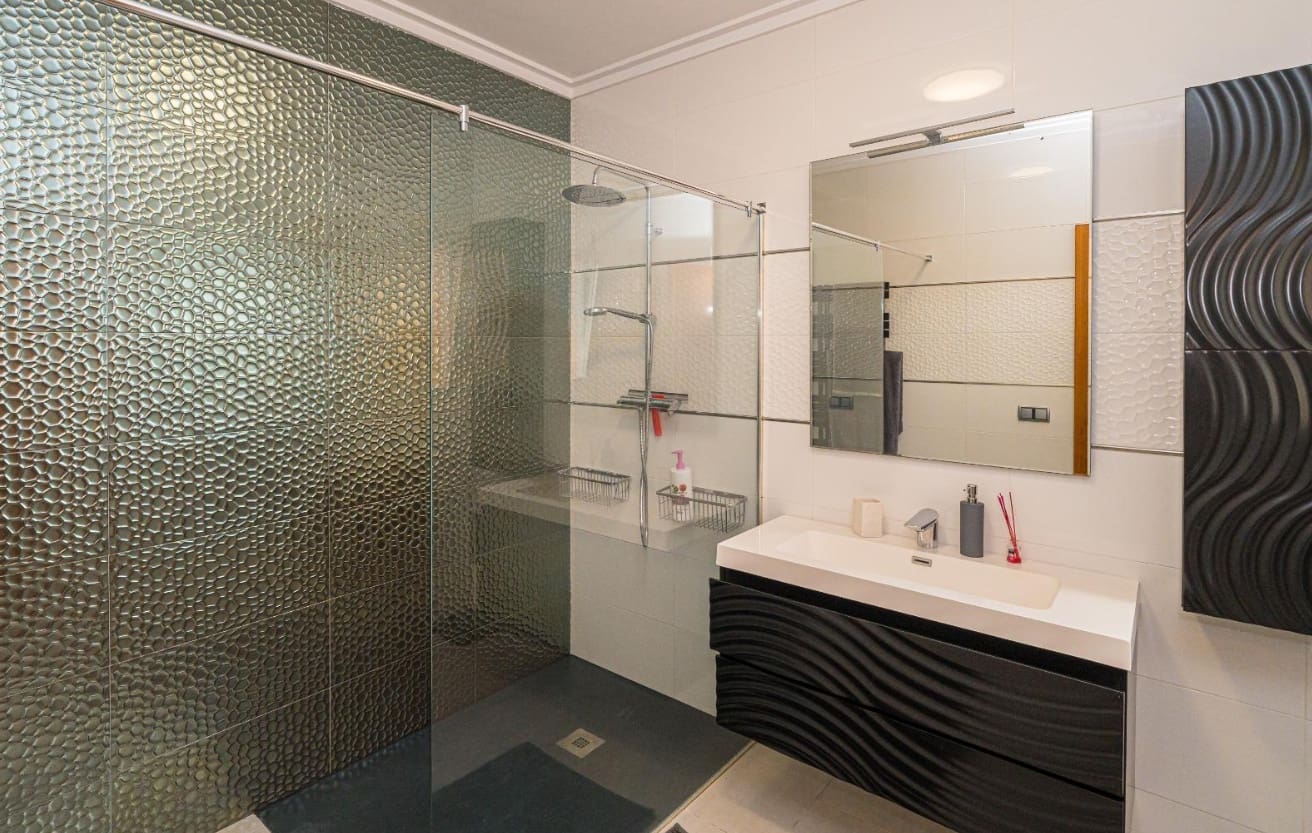 5 sypialnia Willa na sprzedaż w Orba z basenem garażem - 499 000 € (Ref: 7743132)