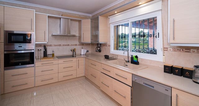 5 slaapkamer Villa te koop in Orba met zwembad garage - € 499.000 (Ref: 7743132)